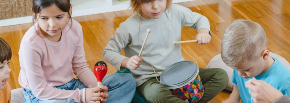 Enfants jouent de la musique