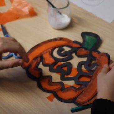 Photo atelier vitrail Halloween musée Epernay