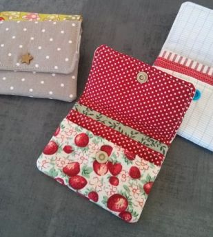 Atelier couture porte-cartes