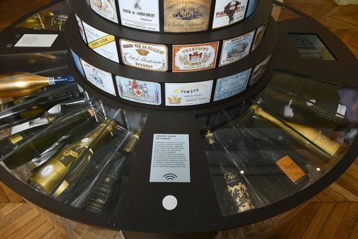 Etiquetage des bouteilles de champagne - Musée