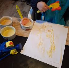 Atelier peinture à la farine