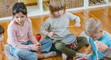 Enfants jouent de la musique