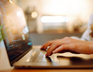 taper à l'ordinateur